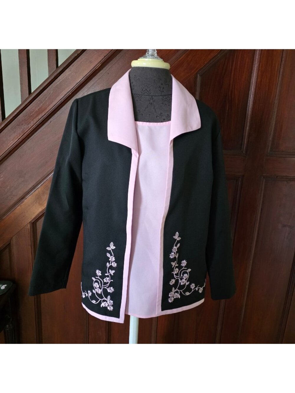 Anthony Richards Two-Piece Womens Black Embroidered Jacket & Pink Blouse Size 10